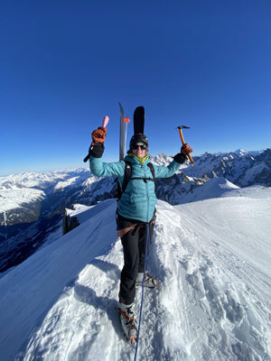 The sporty art of vertical urination for women!